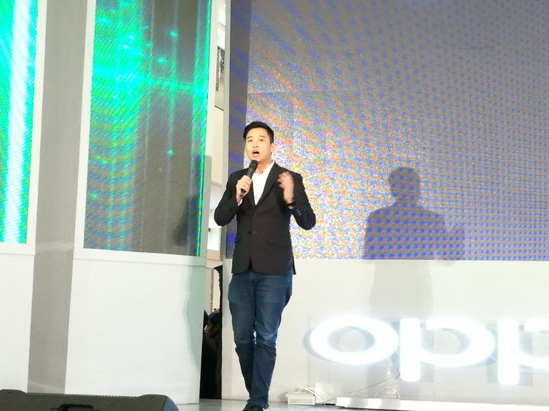 Mr. Stephen Cheng as he unveils the new face of the selfie expert.